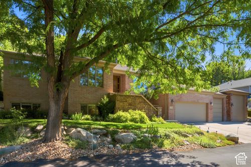 2351 E Royal Ln, Cottonwood Heights, UT, 84093-6433 | Card Image