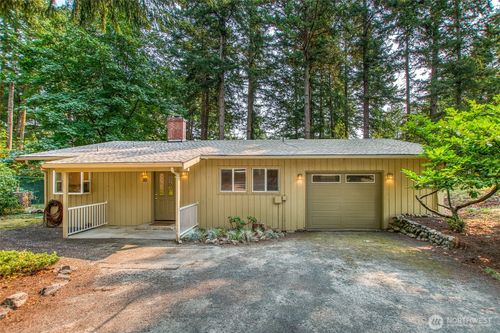 10 Grove St, Eastsound, WA, 98245-8527 | Card Image