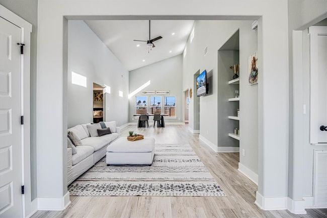 1931 Eskridge St, House other with 4 bedrooms, 2 bathrooms and null parking in Port Aransas TX | Image 5