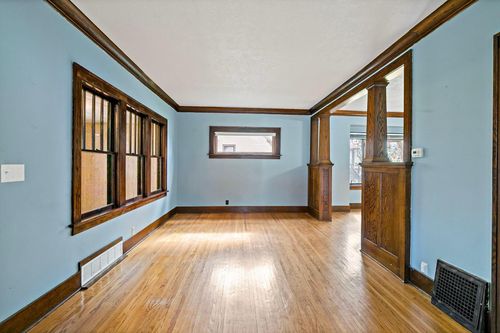 615 7th St, Kenyon, MN, 55946-1212 | Card Image