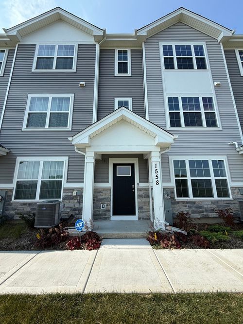 1558 Sequoia Way, Pingree Grove, IL, 60140-1327 | Card Image