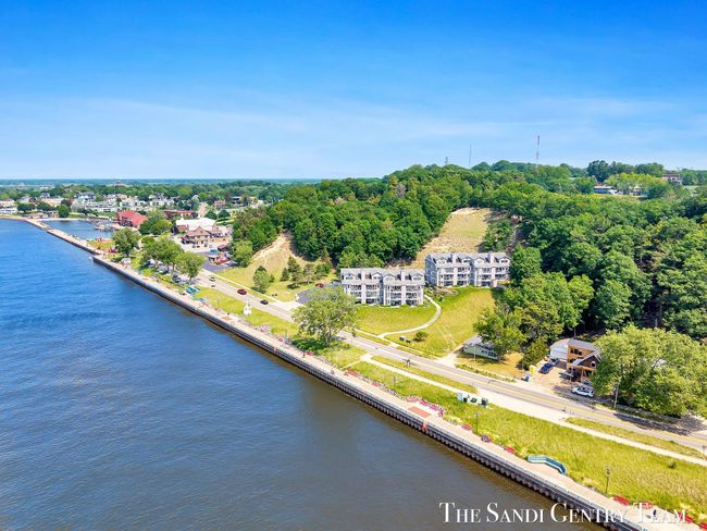 UNIT-21 - 810 S Harbor Dr, Condo with 3 bedrooms, 3 bathrooms and null parking in Grand Haven MI | Image 51