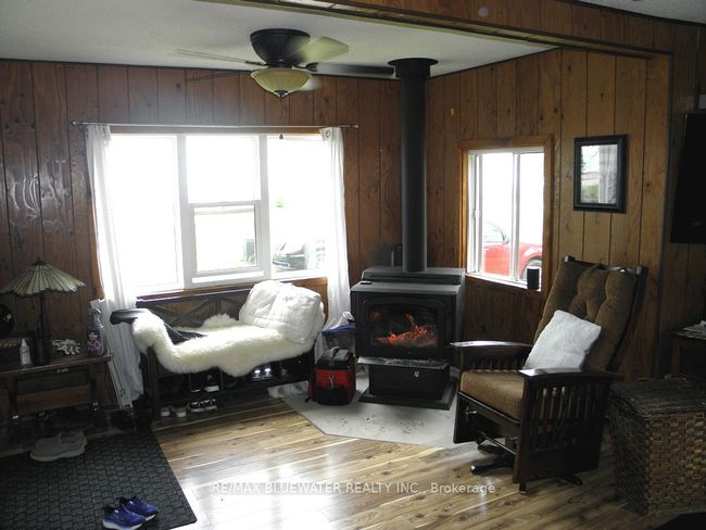 9774 Lake Rd, House other with 2 bedrooms, 1 bathrooms and 6 parking in Kettle And Stony Point Fn ON | Image 11