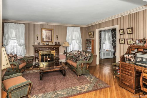 8 3rd Pl, Garden City, NY, 11530-6103 | Card Image