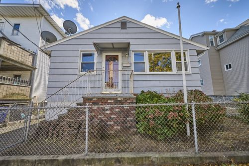 41 Henry St, Malden, MA, 02148 | Card Image
