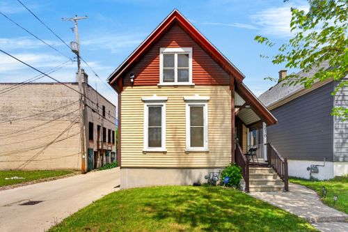 216 W Center St, Milwaukee, WI, 53212-2863 | Card Image