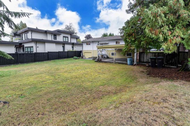 692 Blue Mountain St, House other with 3 bedrooms, 1 bathrooms and 6 parking in Coquitlam BC | Image 27