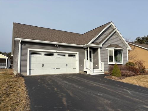 11-11 Monarch Way, Kingston, NH, 03848-3270 | Card Image