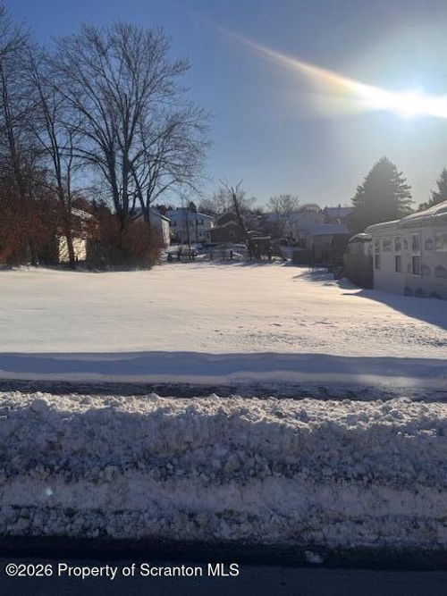 658 Sanderson St, Throop, PA, 18512-1202 | Card Image