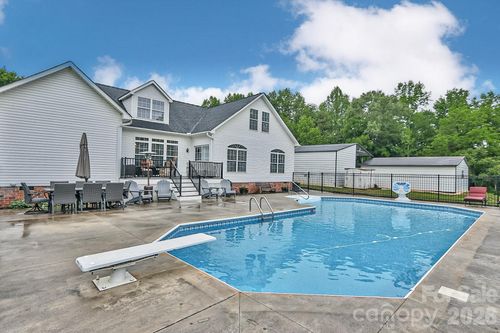 3127 Yorkshire Ln, Boonville, NC, 27011-9154 | Card Image