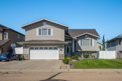 6808 38 Ave, House detached with 5 bedrooms, 3 bathrooms and 4 parking in Camrose AB | Image 1