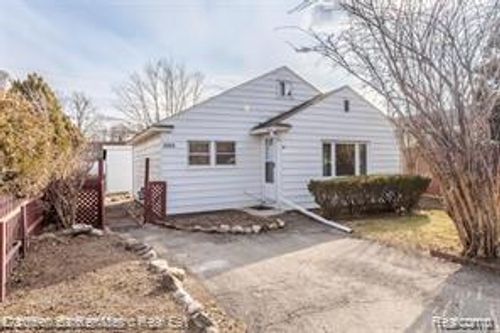 2835 Oldsmobile Ave, Waterford, MI, 48328-2645 | Card Image