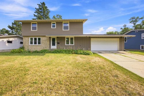 1002 24th Ave S, Fargo, ND, 58103-5702 | Card Image