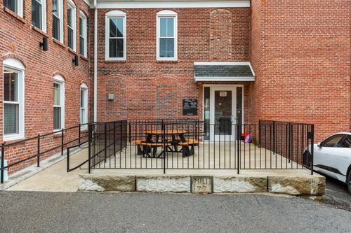203-77 Elm St, Amesbury, MA, 01913-2503 | Card Image