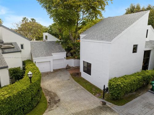 20215 W Oak Haven Cir, Miami, FL, 33179-2846 | Card Image