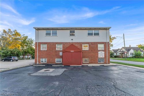 5885 State Rd, Parma, OH, 44134-2860 | Card Image