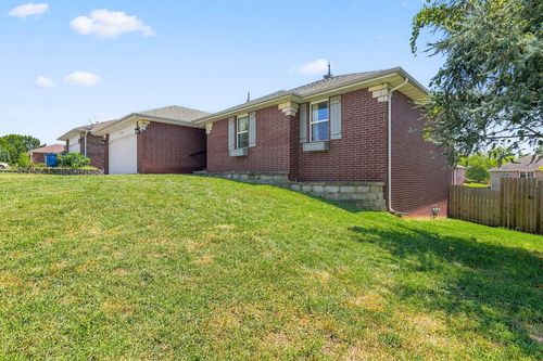 4048 W Falcon Dr, Battlefield, MO, 65619-9641 | Card Image
