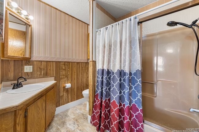 1015 Fm 2200 W, House other with 3 bedrooms, 3 bathrooms and null parking in Devine TX | Image 24