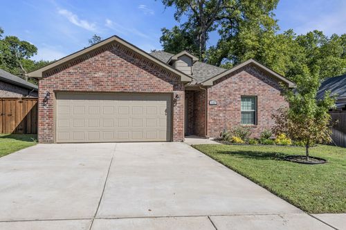 117 W Morton St, Denison, TX, 75021-2509 | Card Image