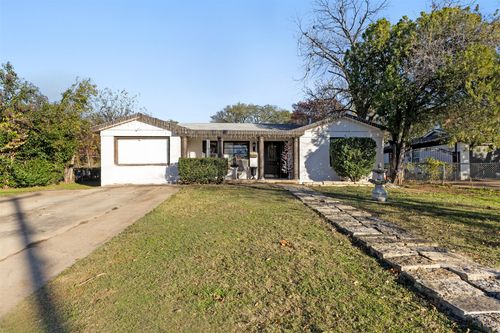 938 Gillham Rd, River Oaks, TX, 76114-3115 | Card Image
