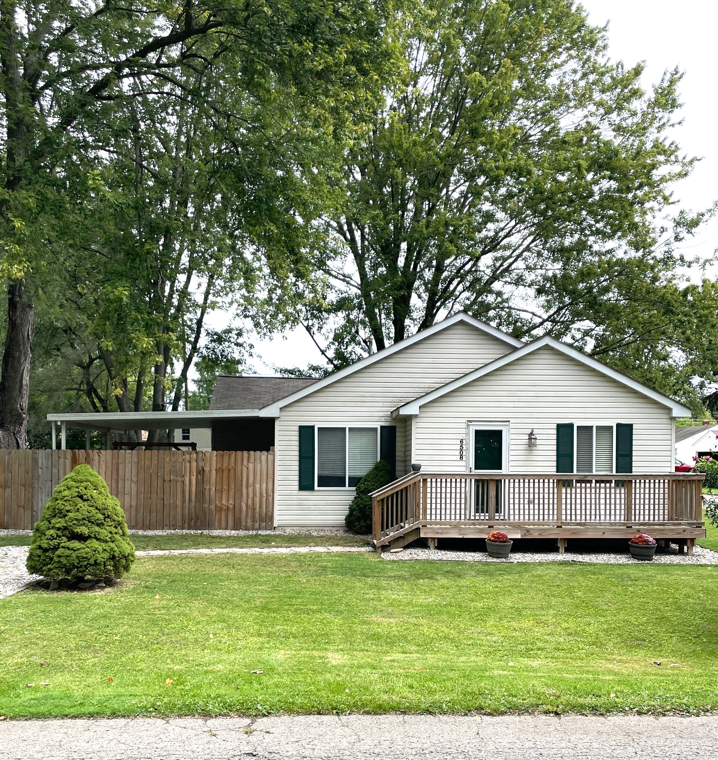 Cloverton Dr, Waterford, MI 48329