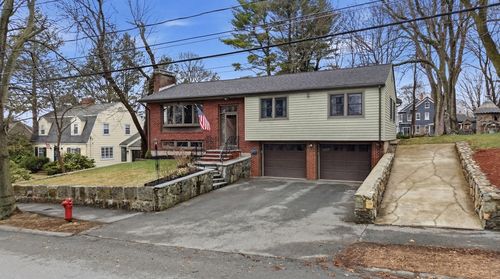 11 Lawrence St, Wakefield, MA, 01880-1806 | Card Image