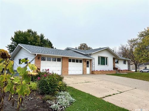 38 Rosefield Dr, Yorkton, SK, S3N2R4 | Card Image