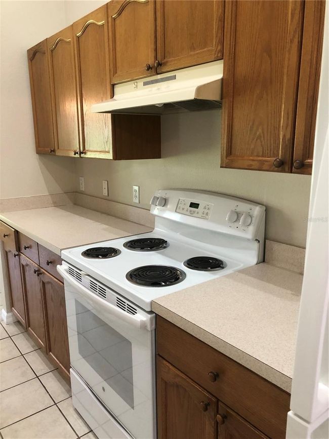LOTS OF COUNTER SPACE | Image 10