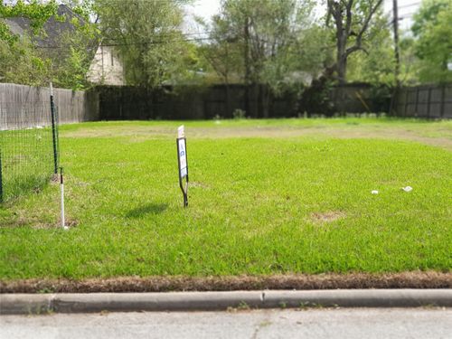 4629 Maple St, Bellaire, TX, 77401-5812 | Card Image