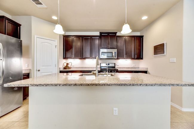 194 Camden Cv, House other with 5 bedrooms, 3 bathrooms and 4 parking in Buda TX | Image 5