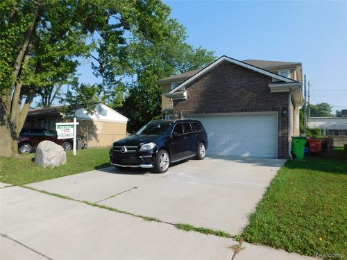 22011 Sharkey St, Clinton Township, MI, 48035-3665 | Card Image
