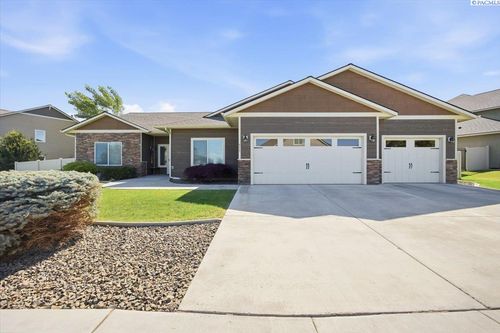 611 Hunter St, Richland, WA, 99352-7872 | Card Image