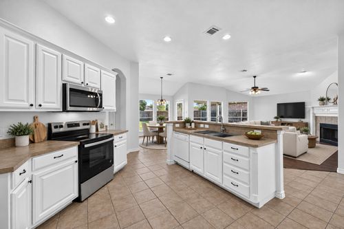1311 Crest Glen Dr, Arlington, TX, 76002-3658 | Card Image
