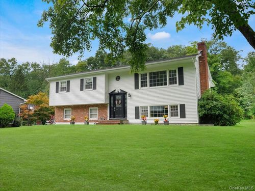 1 S Park Ln, Nanuet, NY, 10954-3104 | Card Image