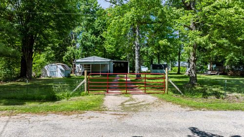 1632 Birch Dr, Lake, MI, 48632-9579 | Card Image