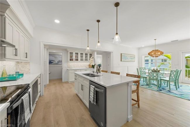 1163 Seagrape Ln, House other with 4 bedrooms, 5 bathrooms and 1 parking in SANIBEL FL | Image 11