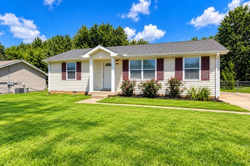 587 Anita Dr, Clarksville, TN, 37042-7126 | Card Image