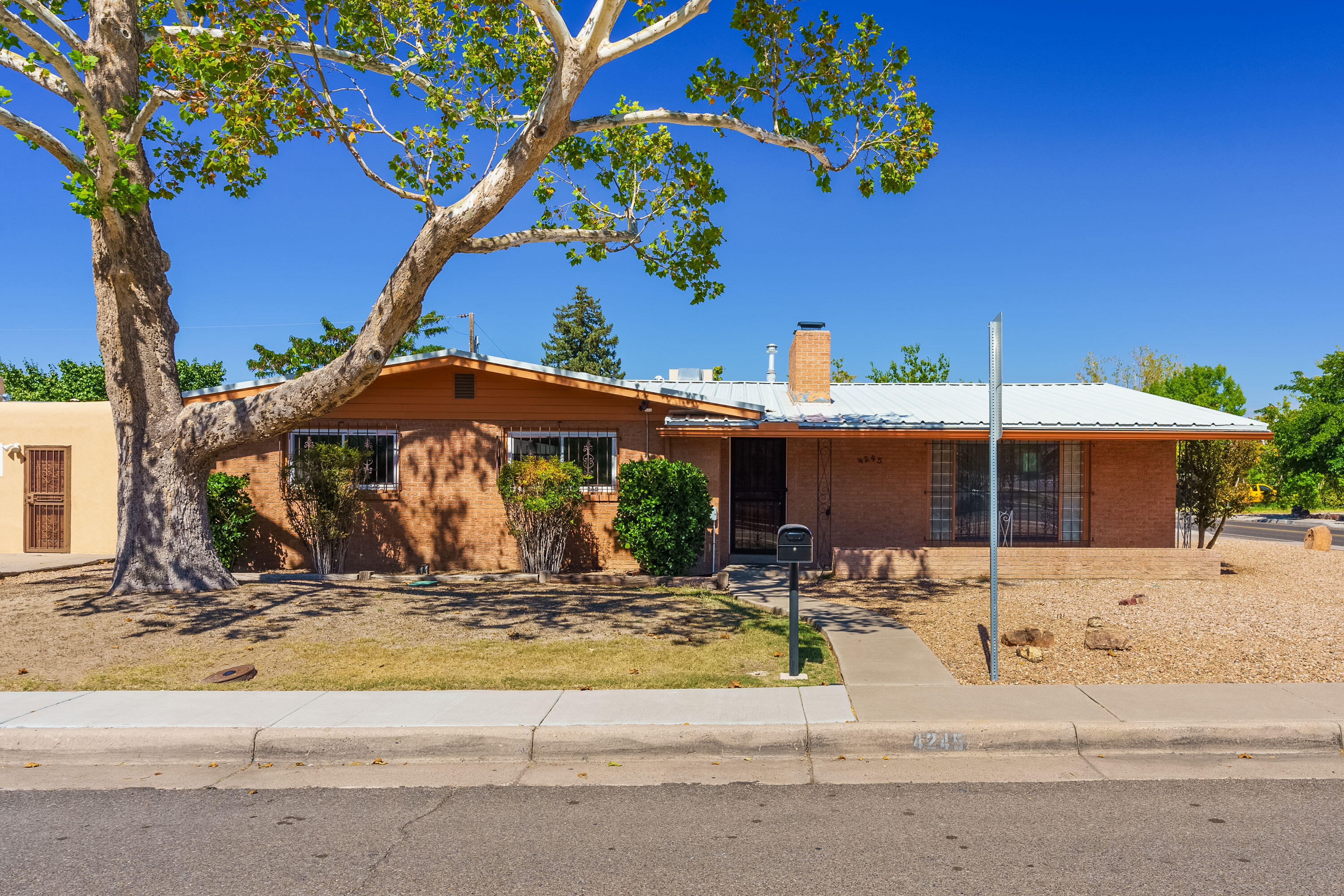 Broadmoor Ave, Albuquerque, NM 87108