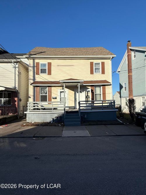846 N Vine St, Hazleton, PA, 18201-2448 | Card Image