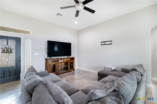 211 Amberglow Ct, House other with 3 bedrooms, 2 bathrooms and null parking in Victoria TX | Image 6