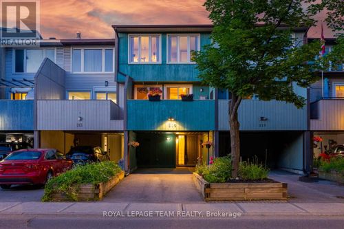 215 Booth St, Ottawa, ON, K1R7V4 | Card Image