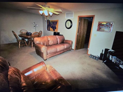 3-102 Franklin St, Manchester, IA, 52057-1545 | Card Image
