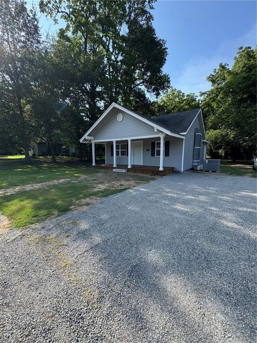 102 W Clipper St, Kennett, MO, 63857-1910 | Card Image
