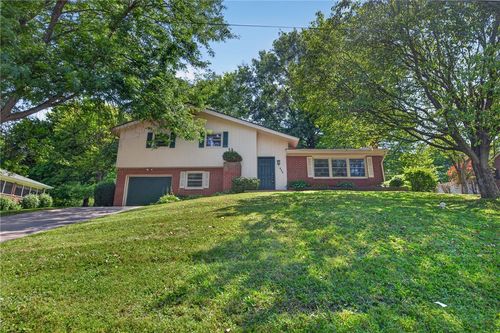 800 Chateau Dr, Ellwood City, PA, 16117-3007 | Card Image