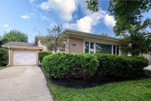 9449 Lavergne Ave, Skokie, IL, 60077-1352 | Card Image