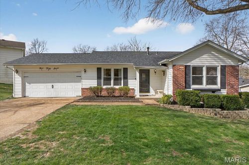 947 Bellestri Dr, Ballwin, MO, 63021-6483 | Card Image