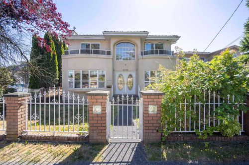6818 Gilley Ave, Burnaby, BC, V5J4W7 | Card Image