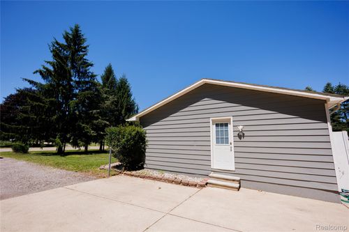 9420 Denton Hill Rd, Fenton, MI, 48430-8404 | Card Image