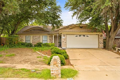 203 Juniper Dr, Arlington, TX, 76018-1436 | Card Image