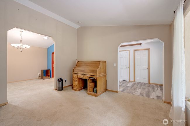 Family Room | Image 16